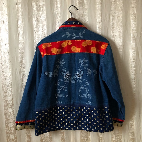 Embroidered Denim Jacket ✨VINTAGE✨ - Picture 2 of 10